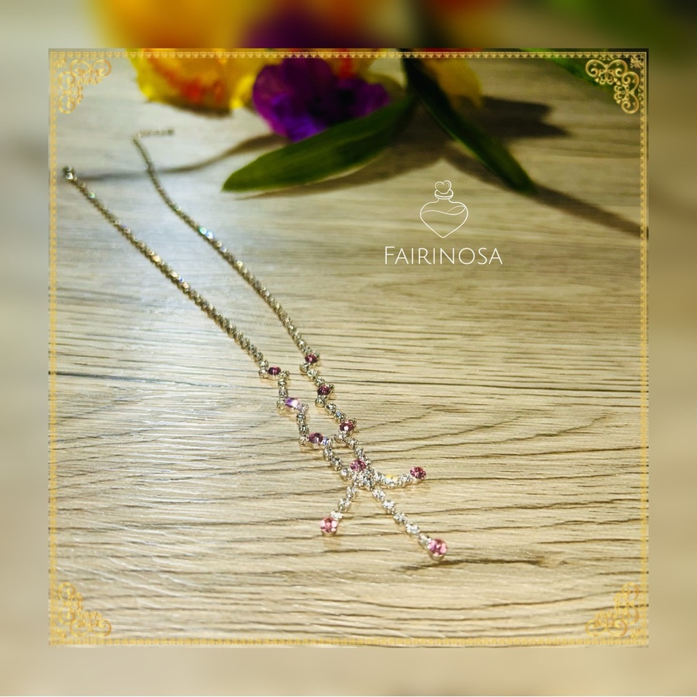 Dainty Silver and Pink Necklace
Everyday Piece perfect for holiday events